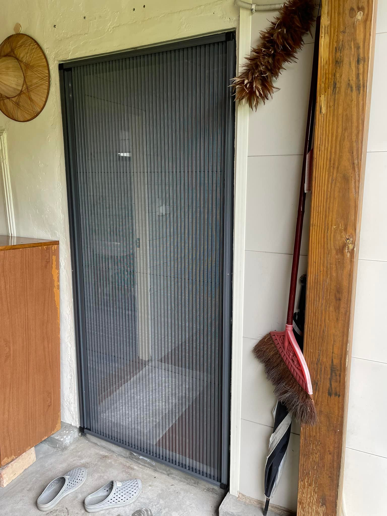 自強路的許先生，廚房門須要裝一片紗門